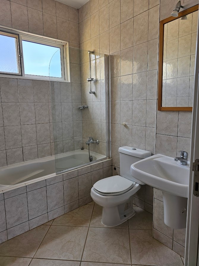 Property for Sale Cape Verde – 2-Bed Apartment with Sea Views at Vila Cabral II, Boa Vista - bathroom view