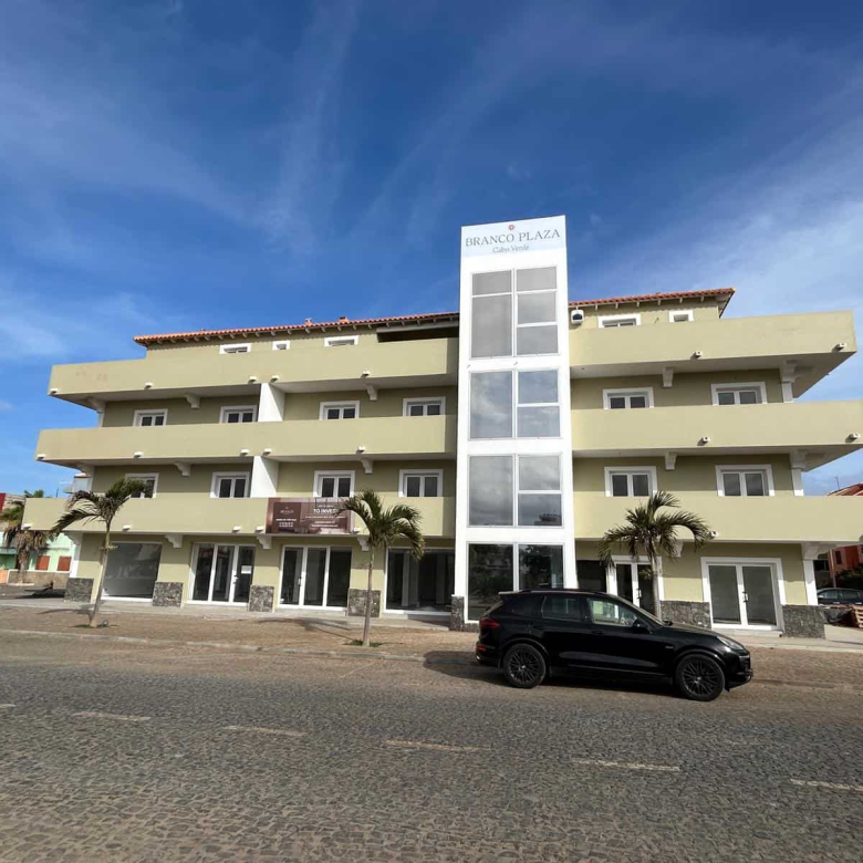 Coladeira Apartment Santa Maria – Spacious Renovated T2 at Branco Plaza